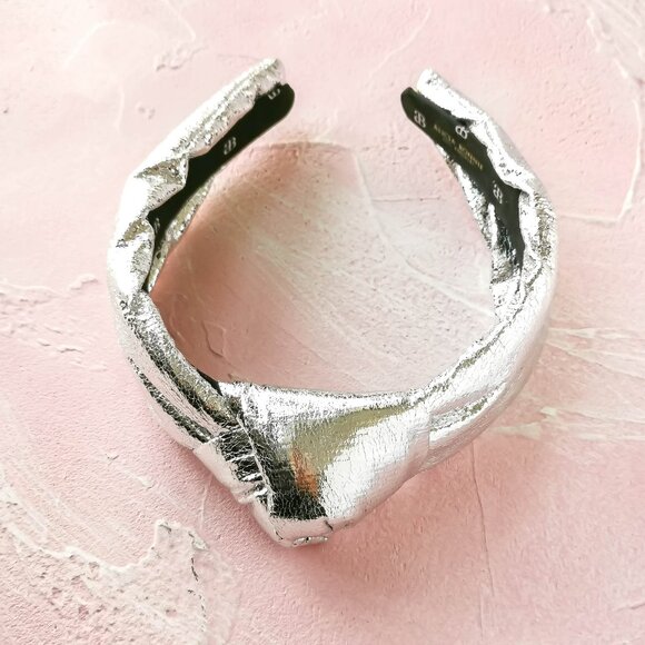 Alicia Bonnie The Precious Metals Silver Metallic Faux Leather Knotted Headband - Picture 1 of 3